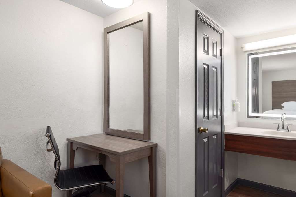 Ramada by Wyndham Medford Airport North - photo 35