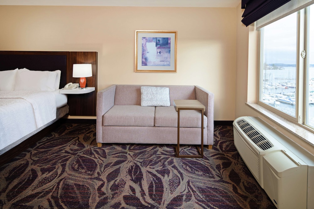 Hampton Inn & Suites Bremerton - photo 16