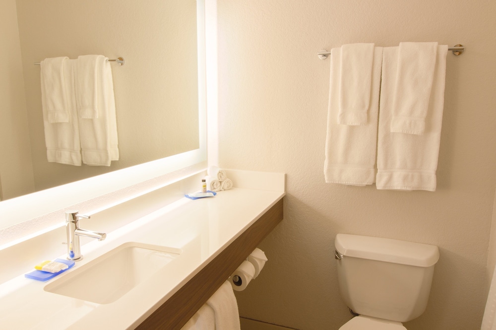 Holiday Inn Express & Suites Worthington by IHG - photo 21