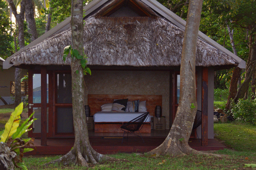 Entire Beach Front Resort Home Tides Reach Beach House — hotel in Luganville