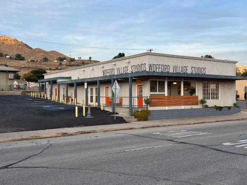 Wofford Village Studios — hotel in Wofford Heights