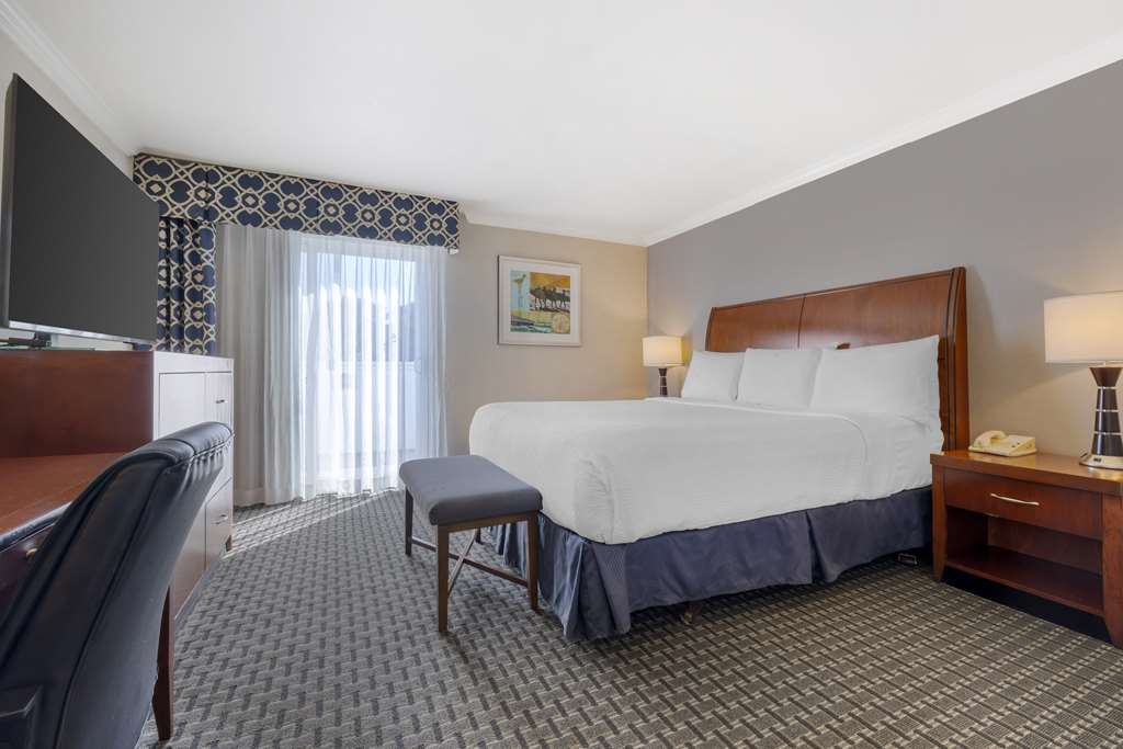 Best Western Plus Marina Shores Hotel - photo 29