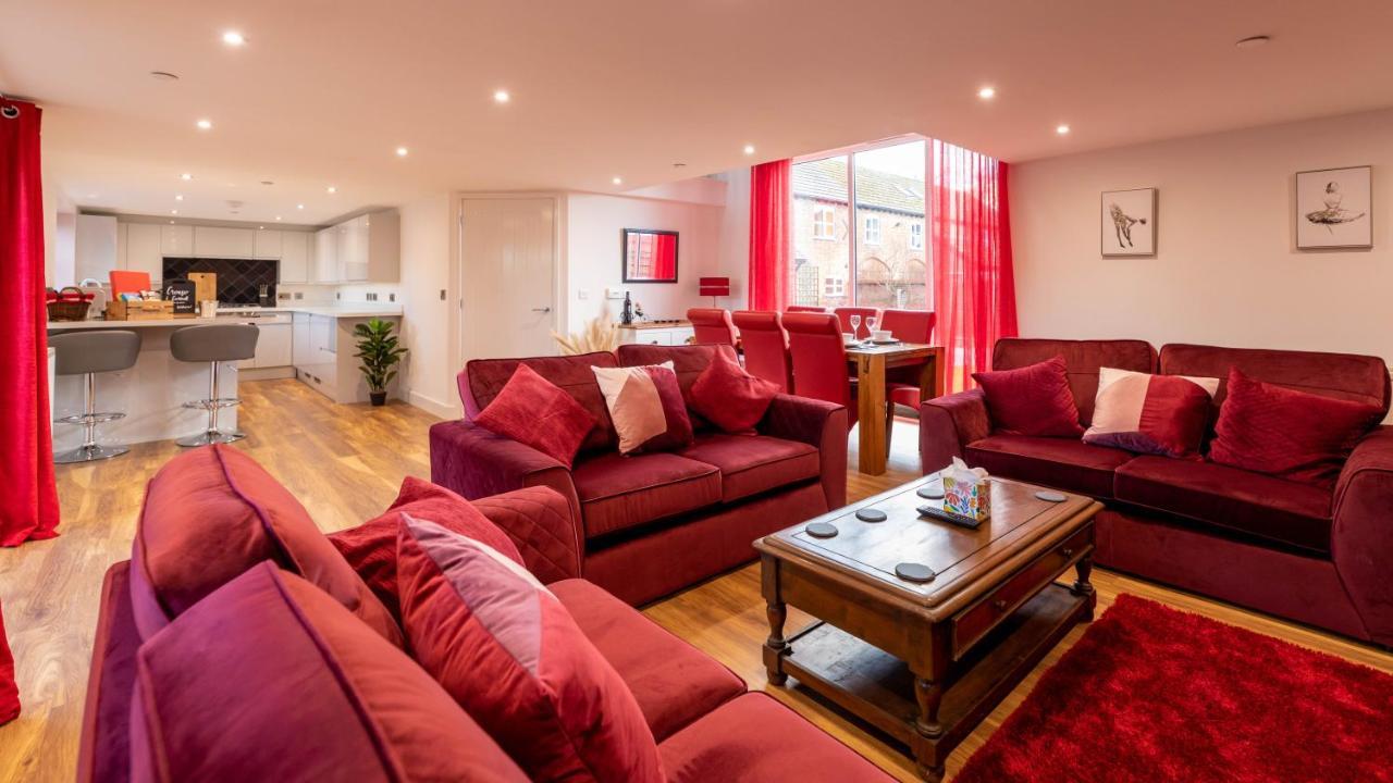 Caer Fedwen Barns Cariad Spacious self catering 3 bed Group Getaway Luxury Cottage with Private Hot Tub — 4-Star Luxury Hotel in Denbigh, United Kingdom