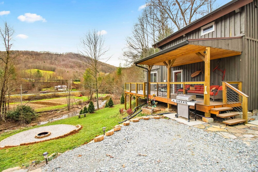 'the Nuthouse on Squirrel Creek': Ski Hike & Fish — hotel in Newland