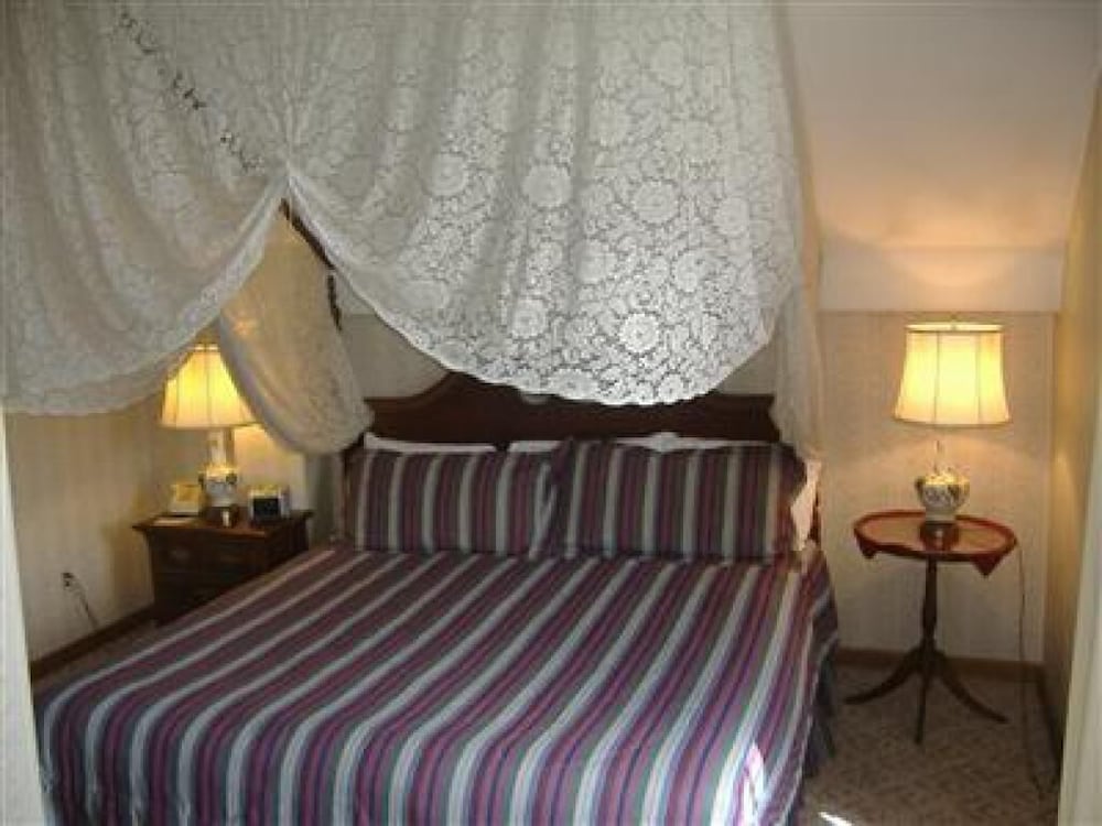 Sturbridge Country Inn - photo 15
