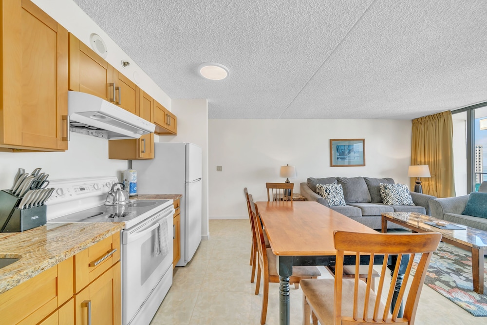 Standard Ocean View Condo 35th floor views Free parking & Wifi by Koko Resort Vacation Rentals Honolulu - photo 12