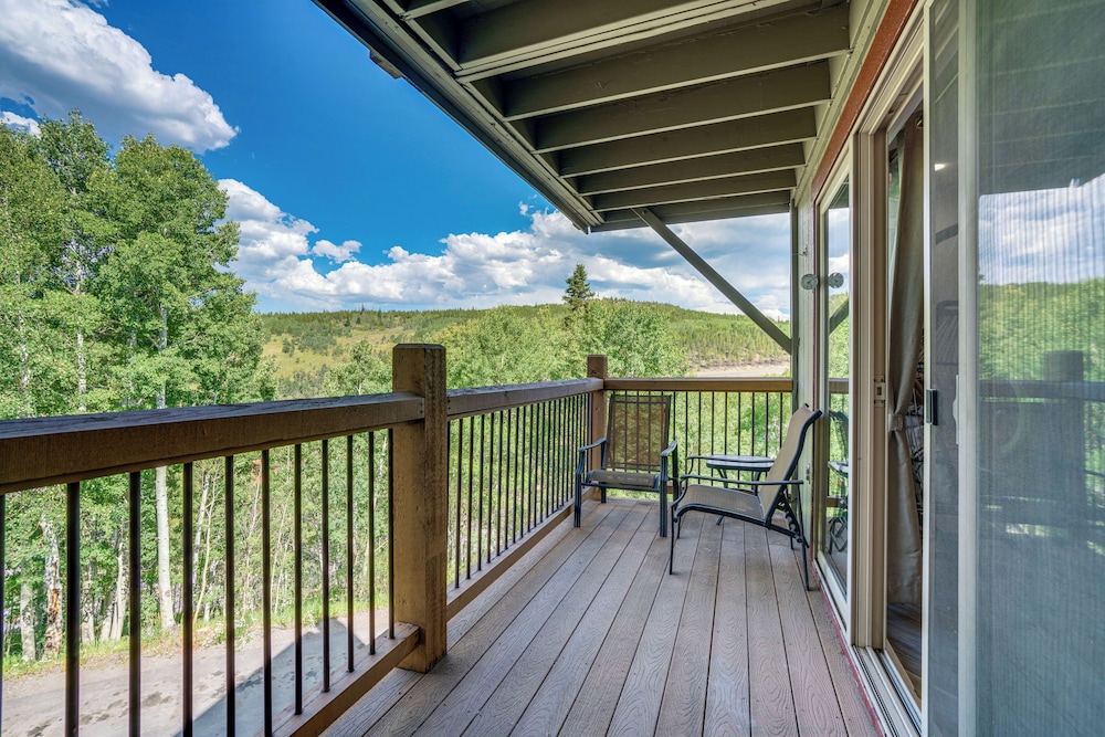 Pet friendly Apt w Views: 6 Mi to Keystone Resort in Silverthorne, United States