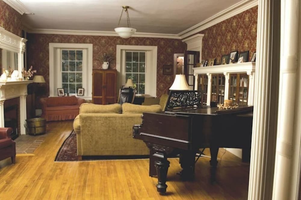 Catamount Bed And Breakfast 8784618 — Williston