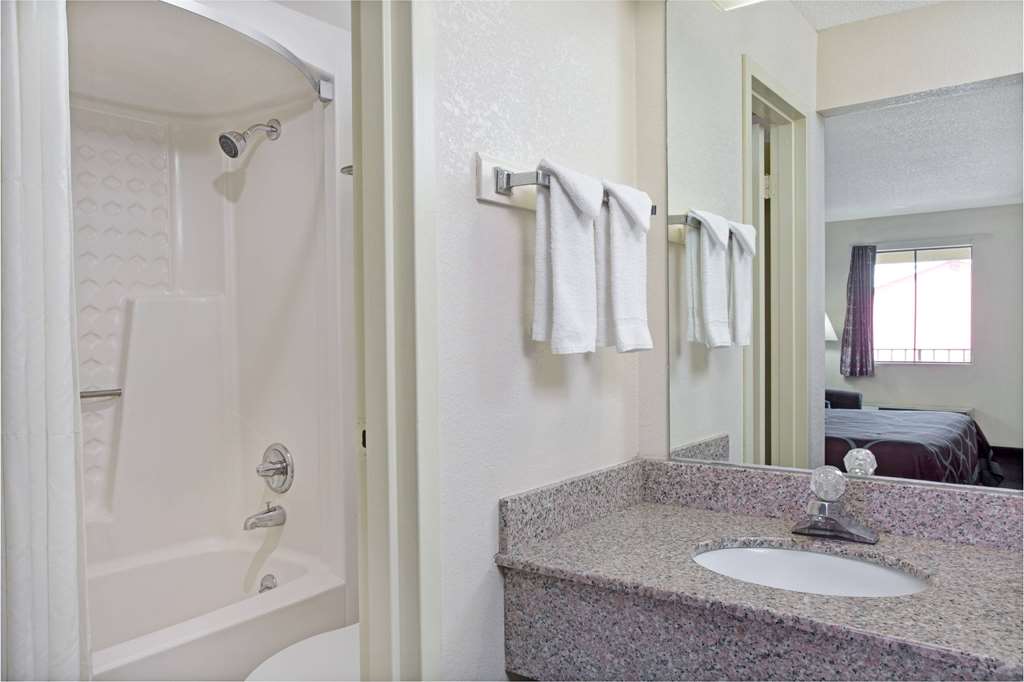 Super 8 by Wyndham Suwanee - photo 10
