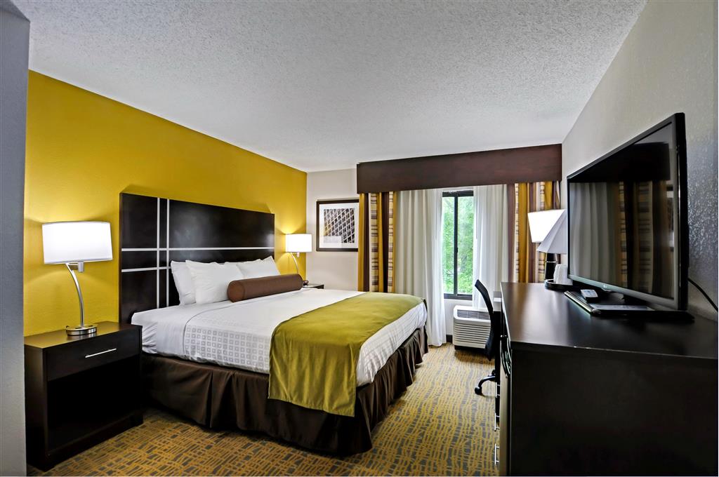 Best Western Plus Hanes Mall Hotel - photo 8