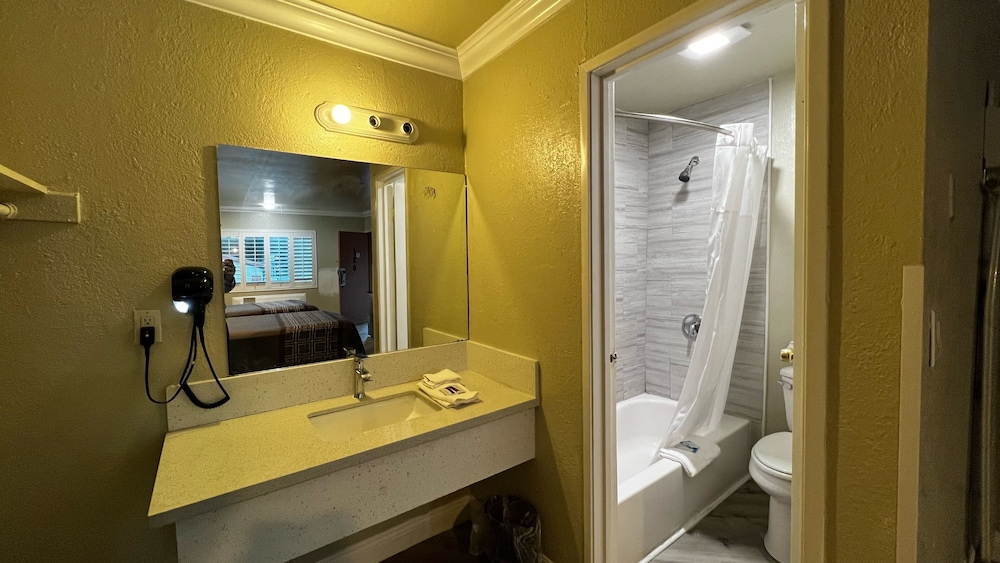 New American Inn and Suites - photo 10