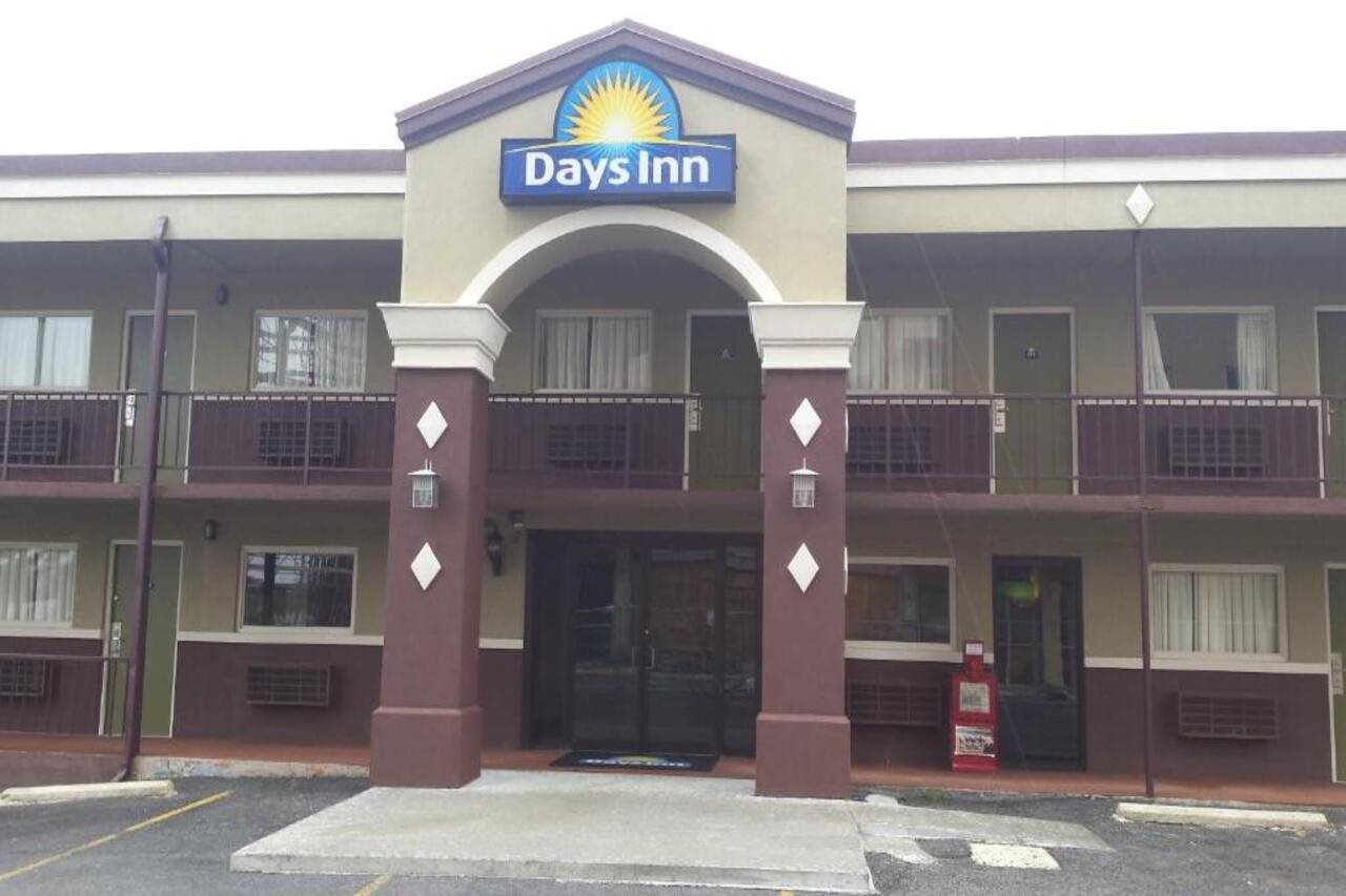 Days Inn by Wyndham Hot Springs - featured photo