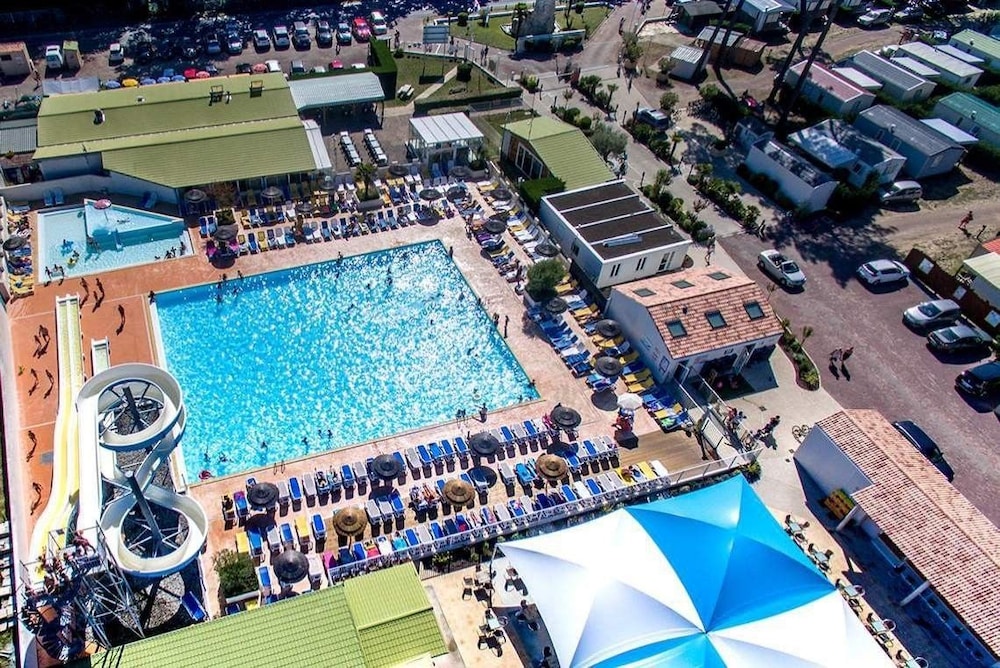 Camping La Palmyre Estanquet — 4-Star Luxury Hotel in Les Mathes, France