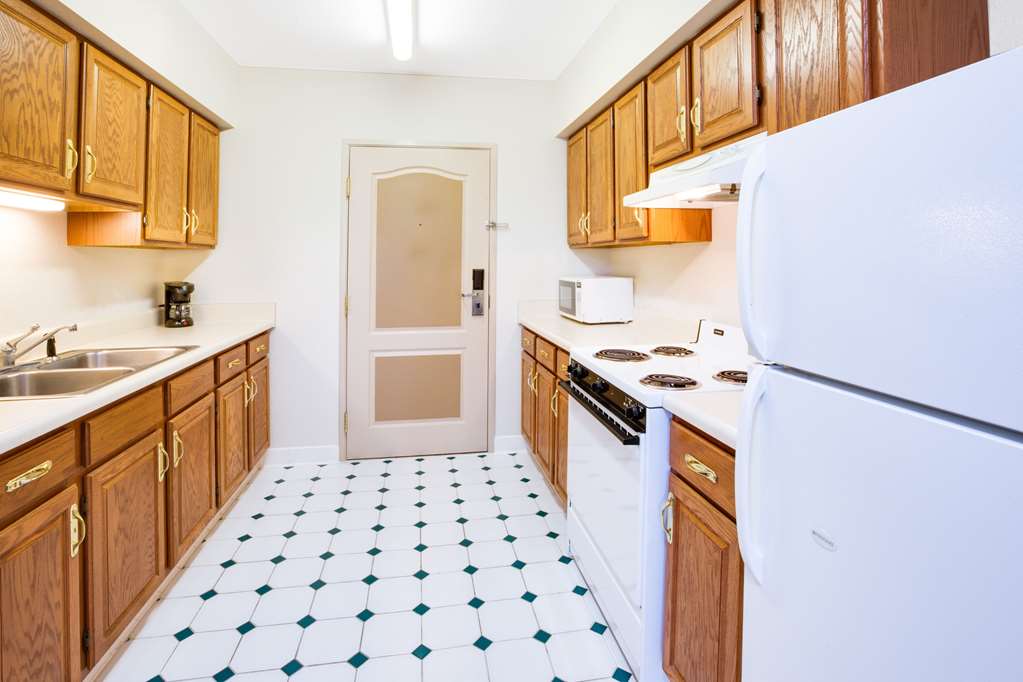 Super 8 by Wyndham Brooklyn - photo 13