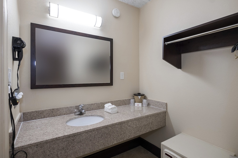 Red Roof Inn Fredericksburg North - photo 23