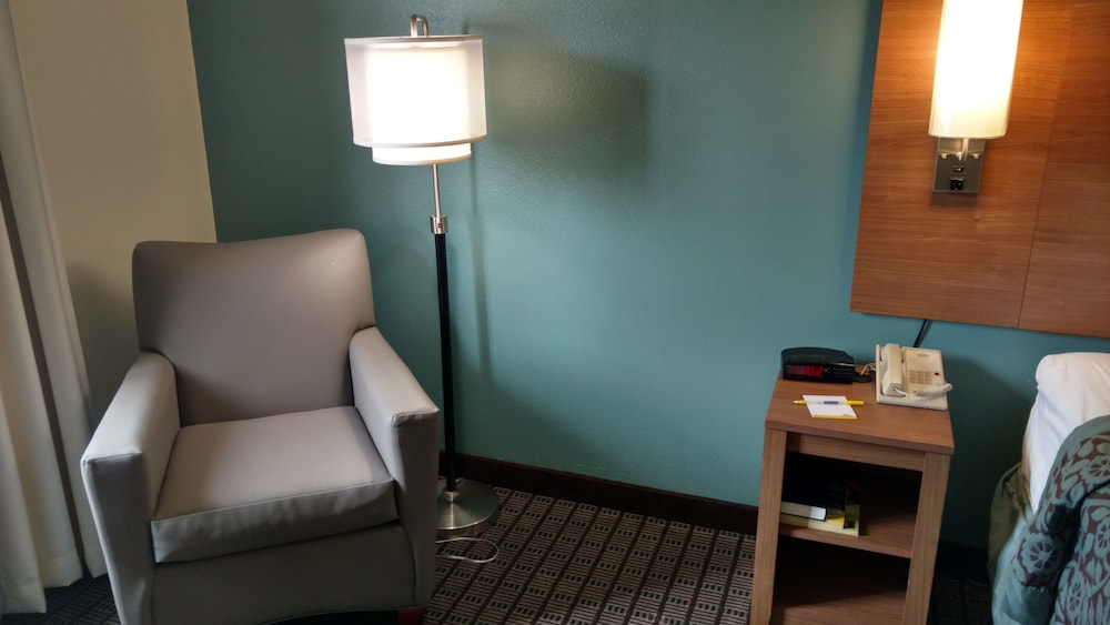 Days Inn by Wyndham Ashland - photo 20
