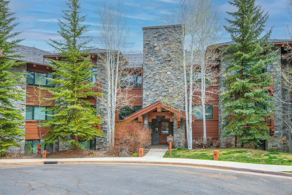 Hummingbird by Elevation Accommodations in Avon, United States