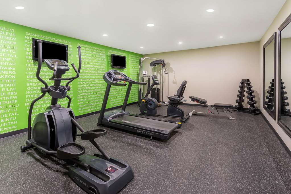 La Quinta Inn & Suites by Wyndham Rockford - photo 10