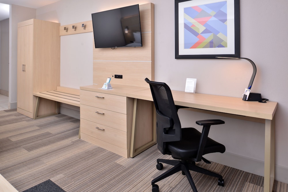 Holiday Inn Express & Suites Cincinnati Mason by IHG - photo 12