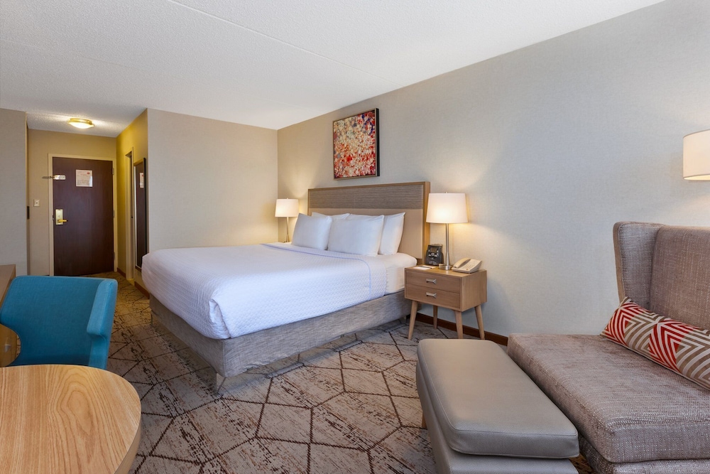 Crowne Plaza Columbus North Worthington by IHG - photo 14