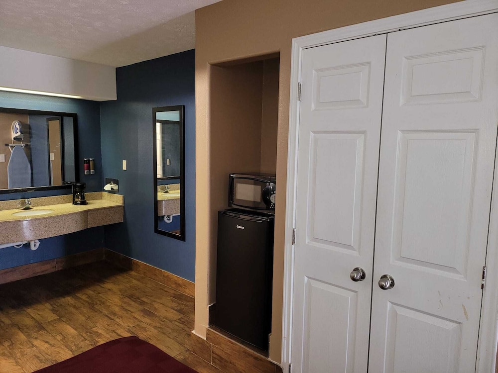 Texas Inn & Suites Raymondville - photo 51