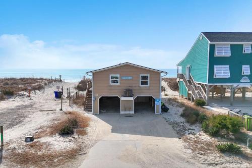 The Beach Fact Oar by Oak Island Accommodations - photo 32