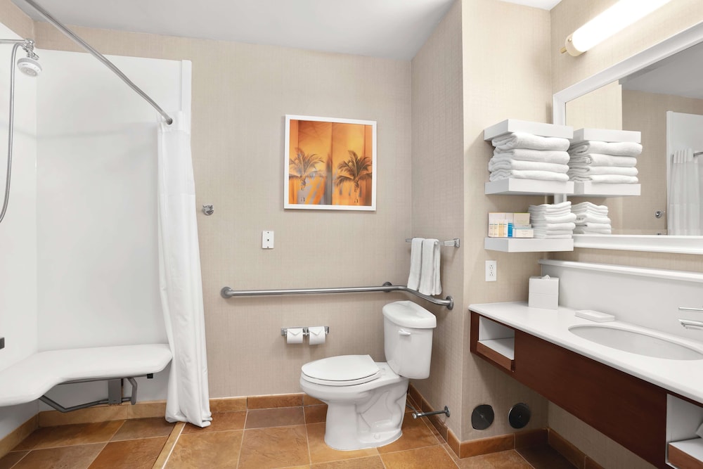 Hampton Inn by Hilton Hallandale Beach Aventura - photo 17
