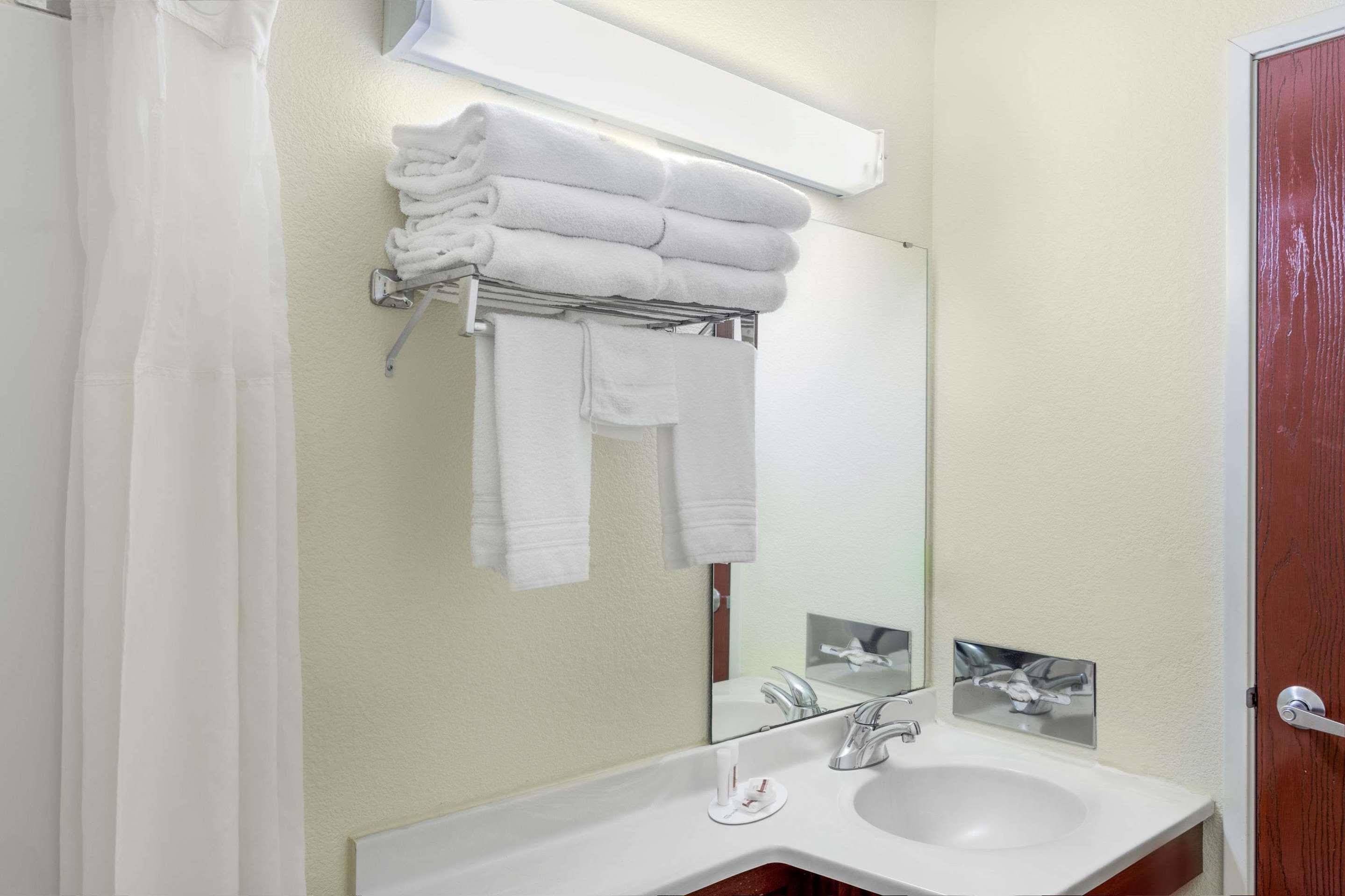 Microtel Inn and Suites by Wyndham Green Bay - photo 11