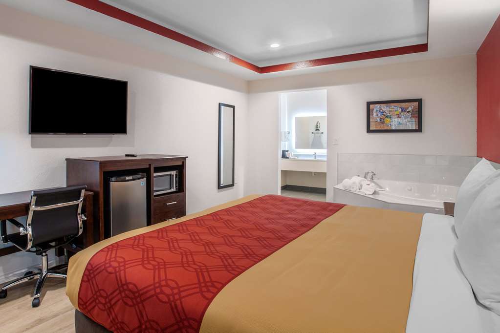 Econo Lodge Houston Northwest Cypress - photo 11