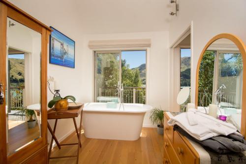 Cable Bay Nest in Nelson, New Zealand