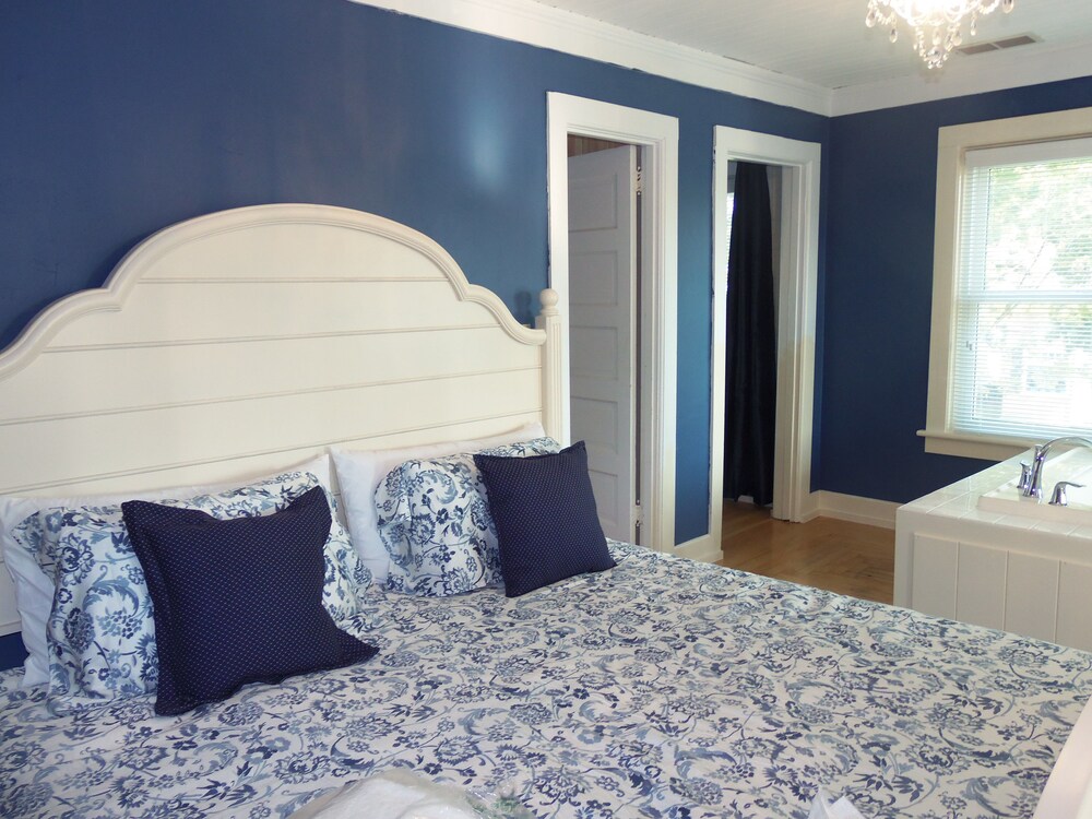 The Wanderlust Hotel - photo 40