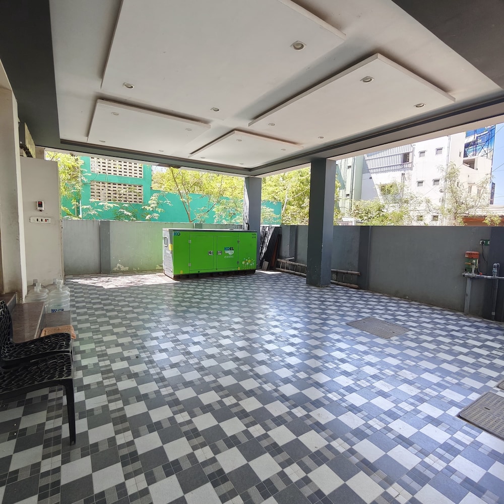 Smart Home Service Apartment by Stayz Royale — 5-Star Luxury Hotel in Chennai, India