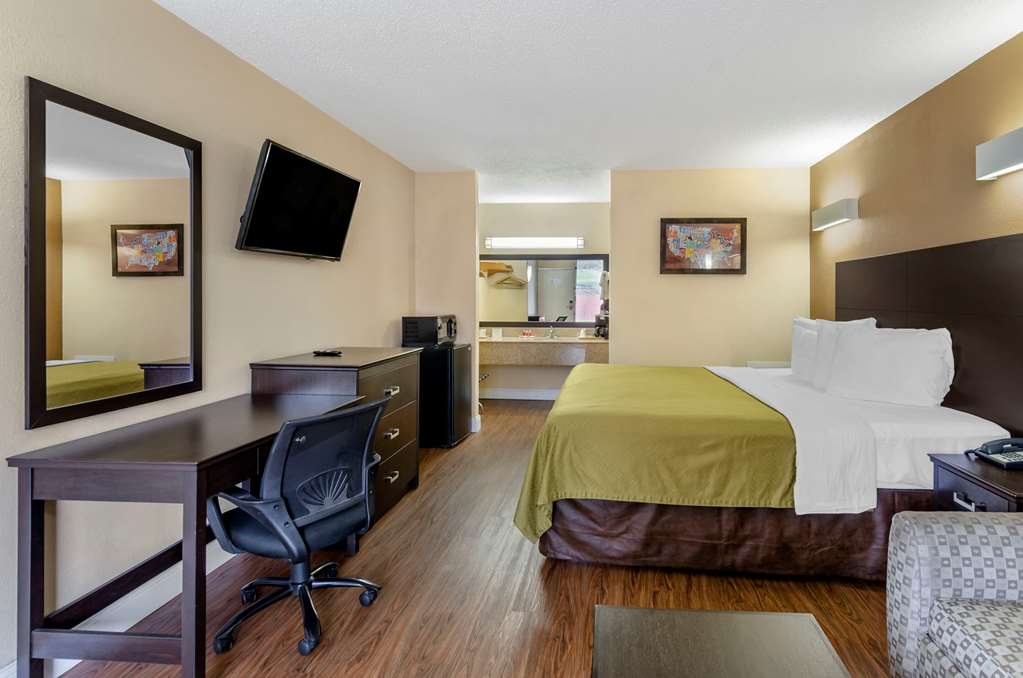 Econo Lodge Roanoke Civic Center - photo 16