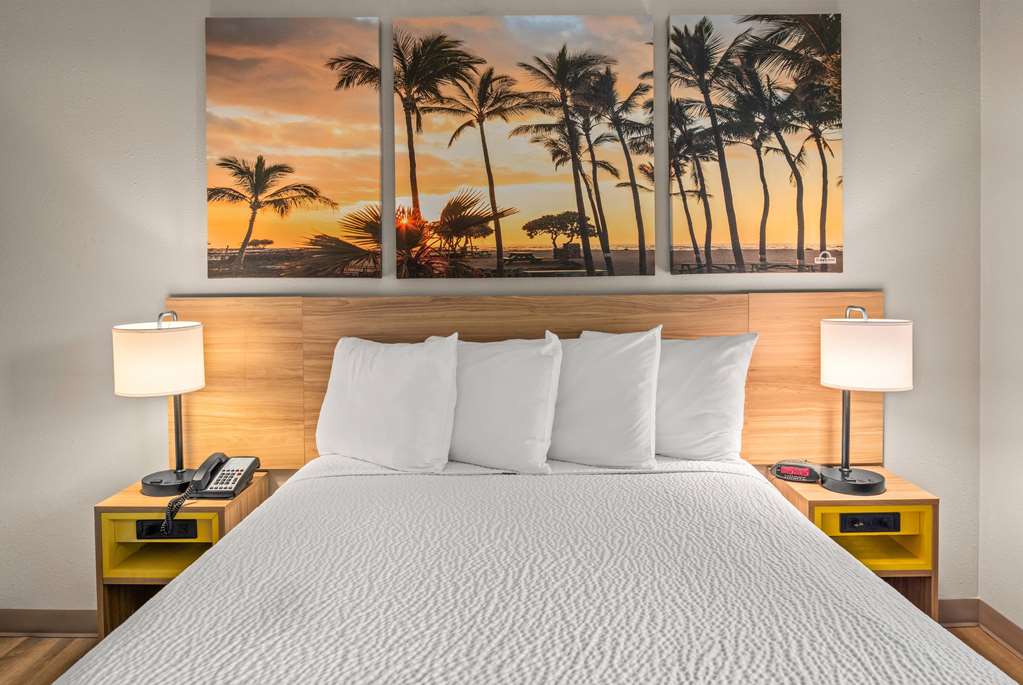 Days Inn & Suites by Wyndham Artesia - photo 22
