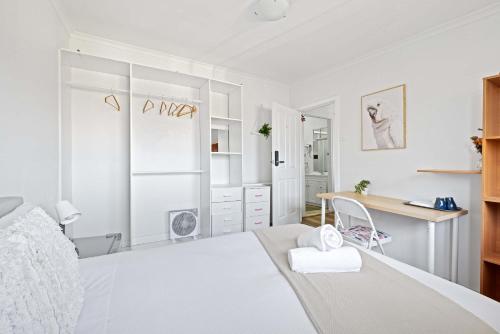 Classic Double Room In Peakhurst Centrally Located Shared Bathroom — Peakhurst