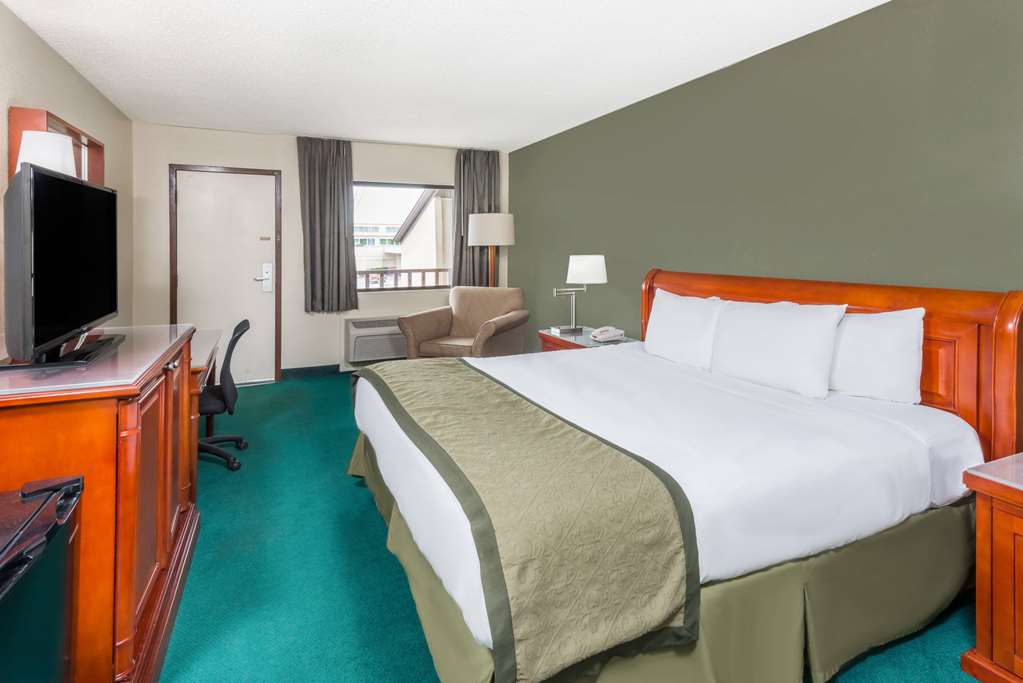 Days Inn by Wyndham Hannibal - photo 15