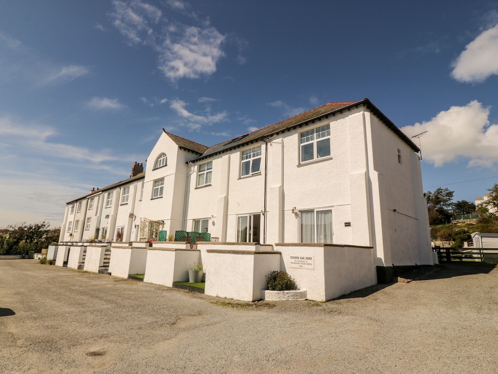 Ketch Cottage — 4-Star Luxury Hotel in Holyhead, United Kingdom