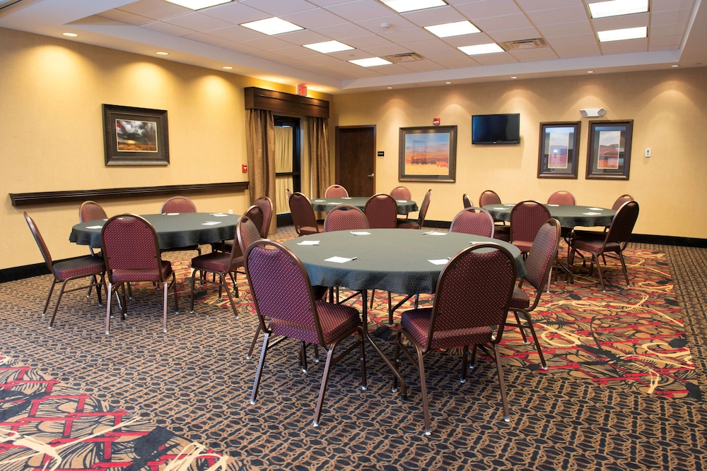 Hampton Inn & Suites Bismarck Northwest - photo 34