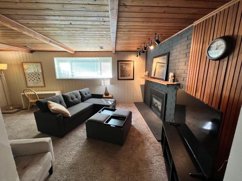 Spacious Retreat w Hot Tub. Perfect for Families — hotel in Edmonds