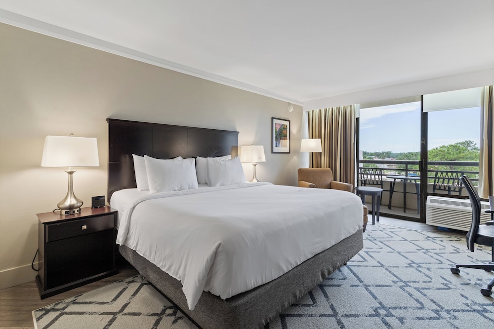 Crowne Plaza Executive Center Baton Rouge by IHG - photo 37