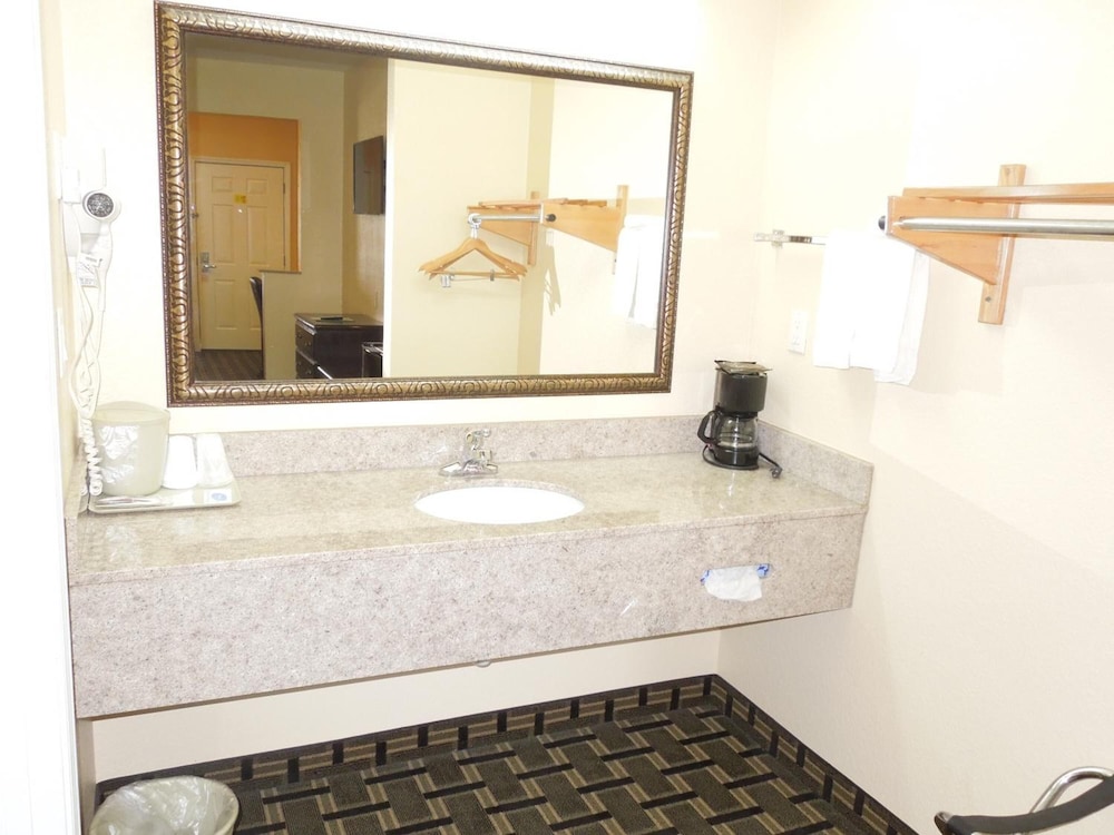 HomeGate Inn and Suites - photo 19