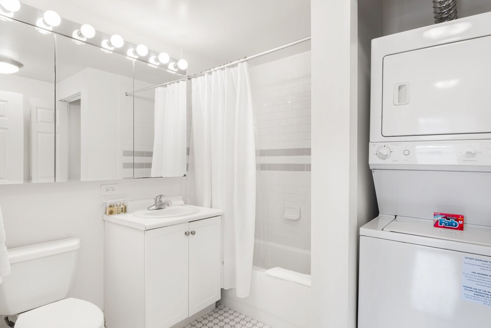 Furnished Quarters at Grove Pointe - photo 12
