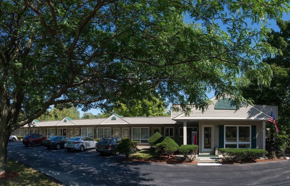 T Bird Motor Inn in Shelburne, United States