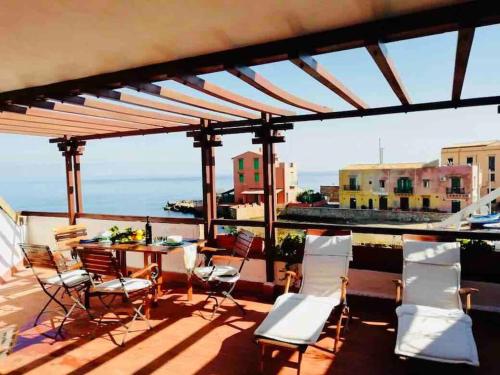 Relaxing seahouse — 4-Star Luxury Hotel in Santa Flavia, Italy