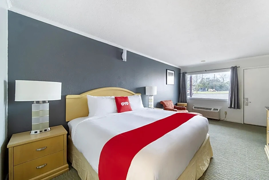 Gordon Highway Inn - photo 15
