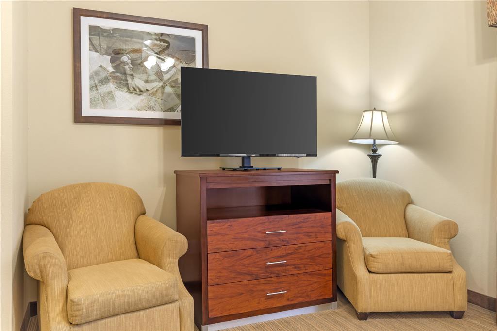 Best Western Plus Monica Royale Inn & Suites - photo 24
