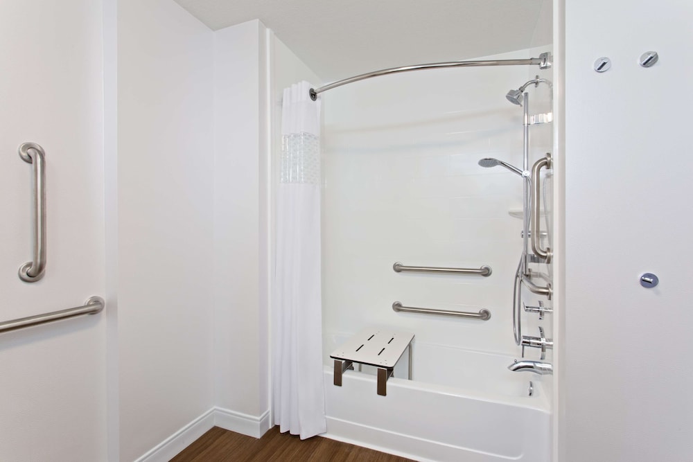 Hampton Inn Sault Ste Marie - photo 16