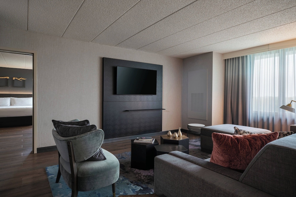 Renaissance Chicago North Shore Hotel - photo 34
