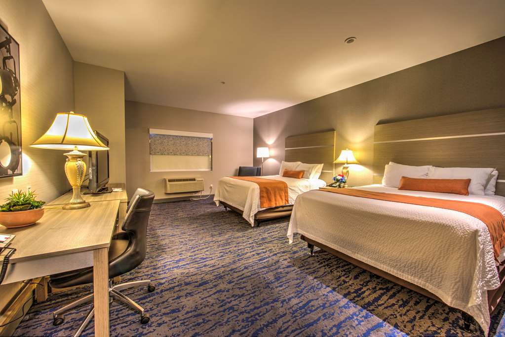 Best Western Plus Media Center Inn & Suites - photo 23