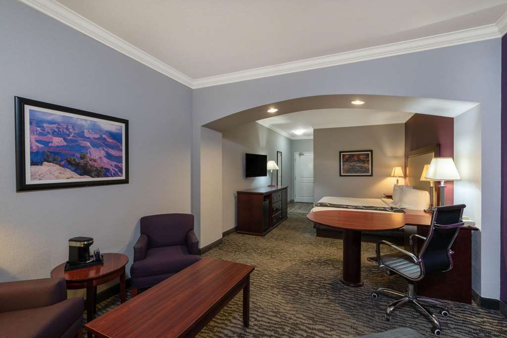 La Quinta Inn & Suites by Wyndham Loveland Estes Park - photo 22